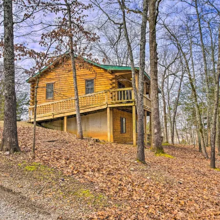 Cabin Retreat on Table Rock Lake w/ Fire Pit!
