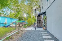 Waterfront Weeki Wachee Home w/ Dock & Game Room!