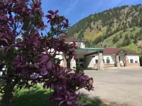 Chase Country Inn Hotels in Sun Peaks