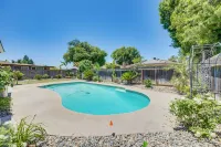 Shop, Hike & Explore: Fresno Home w/ Private Pool! - Homestays