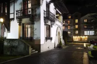 Hotel y Apartamentos Arias فنادق في 