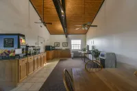 Windcrest Inn and Suites - breakfast
