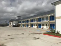 Deluxe Inn & Suites - Baytown Hotels in Baytown