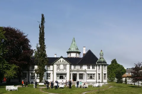 Bårdshaug Herregård
