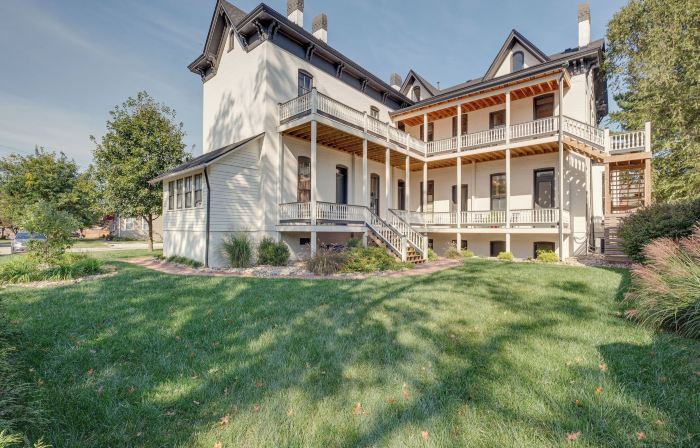 Chic & Historic Apartment ~ 6 Mi to Louisville!