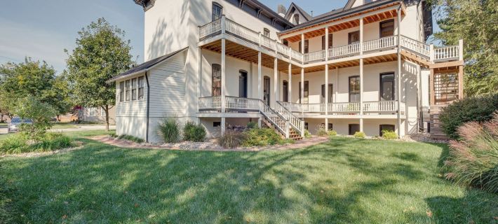 Chic & Historic Apartment ~ 6 Mi to Louisville! Hotels in Floyd County