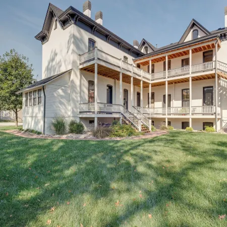 Chic & Historic Apartment ~ 6 Mi to Louisville!