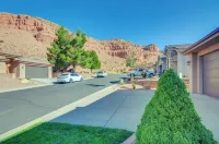 Zion Area Home w/ Scenic Views & Private Hot Tub! - 방갈로