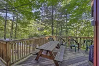 Beech Mountain Cabin w/ Deck on Ski Resort! - parking