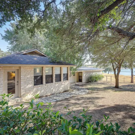 Deck + Cliffside Belton Lake Views: Temple Retreat