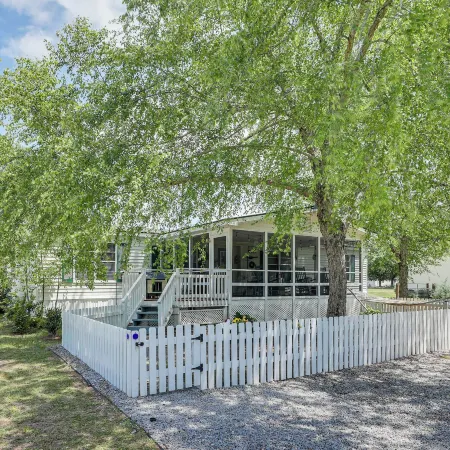 Lake Marion Canal Home: Dock, Yard, Porch
