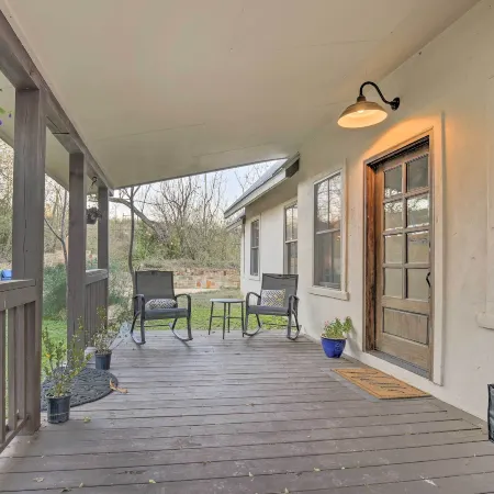 Charming Family Cottage Close to San Antonio