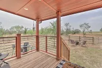 Modern Sunset Cabin w/ Wood Fire Pit! - Parkplatz