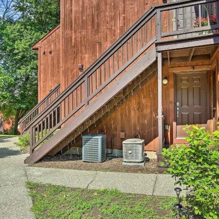 Sun-Lit Vernon Condo < 2 Mi to Ski Resort!