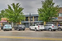 Cute Grand Haven Apartment Walk Downtown Streets! - Parkplatz