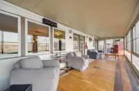 Hot Tub and Dock! Group Getaway in Lake Ozark - Wi-Fi