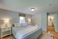 Best Getaway for 2 w/ Own Creek & Hot Tub - Wifi