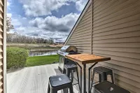 Bright Manistee Condo w/ Beach + Pool Access! - 3 estrellas