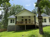 Gorgeous Soaking Tub and Fast Wi-Fi - Beautiful Mountain Retreat Hotels in Fort Payne