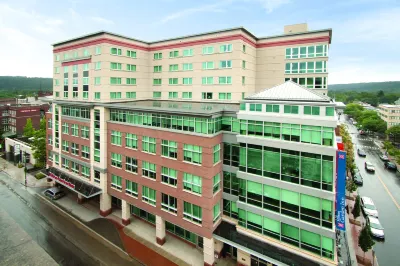 ฮิลตันการ์เด้นอินน์ อิธากา โรงแรมใน