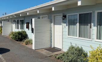 Harborview Inn & RV Park