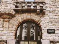 Aida Hotel Hotels near Kansas City Zoo & Aquarium