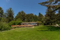 Byrdies Beach House @ Crook Point Hotels in Gold Beach