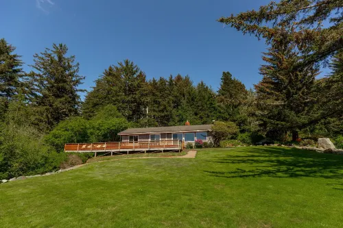 Byrdies Beach House @ Crook Point Hotels in Gold Beach