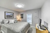 Charming Historic Condo - Walk to Downtown and UW - 3-Star