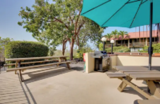 Kailua-Kona Condo Steps to Beach and Downtown!