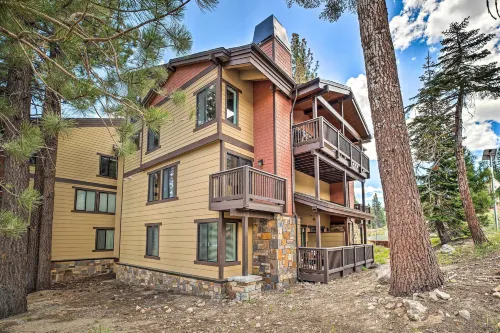 Luxe Village Home by Gondola, Shops & Restaurants! - bar