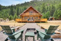 Riverfront Montana Log Cabin w/ Mountain Views! - parking