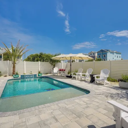Rooftop Deck & Hot Tub: Mexico Beach Home!