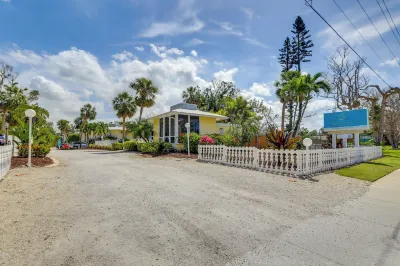 Longboat Key Resort Escape - Walk to the Beach!