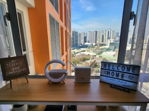 Panoramic Skyline Views Cozy Vibes Near It All