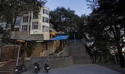 나이니탈 호수에서 1km 떨어진 트리보 코스모스 아나미카 나이니탈 호텔