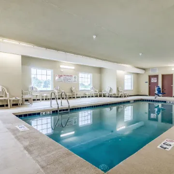 Cobblestone Hotel & Suites - McCook