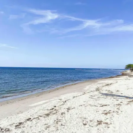 2BR laid back apartment, near beach