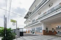 Urbanview Hotel Sky Batu Malang by RedDoorz Hotels in Bumiaji