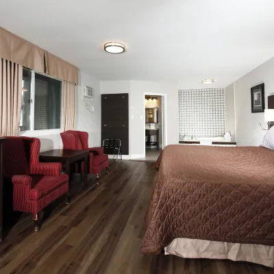 Cedar Lodge Motel Hotels near Goderich Main Beach