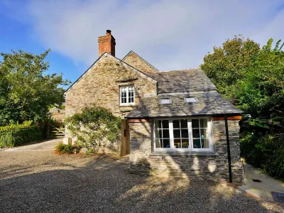 Porthcothan Mill Cottage Hotels near Fox Cove