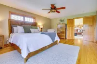 Hot Tub and Trail Access Spacious Stockholm Retreat - 3-Star
