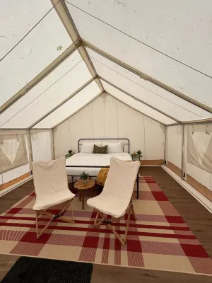 Field Trip Unit 13 Medium Canvas Cabin Accessible