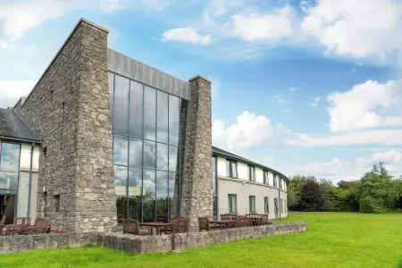 Knock House Hotel Отели рядом с достопримечательностью «Knock Shrine»