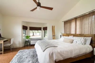 Winter Wonderland! 10 minutes to lifts! Perfect for a family or friend getaway! Hotel berhampiran Carbonate Mountain Trailhead