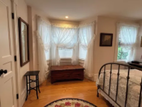 Chatham Village - Lovely 2 bedroom apartment in the antique home