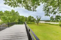 Granbury Home w/ Lake Views ~ 6 Mi to Boat Launch! - 2-Star