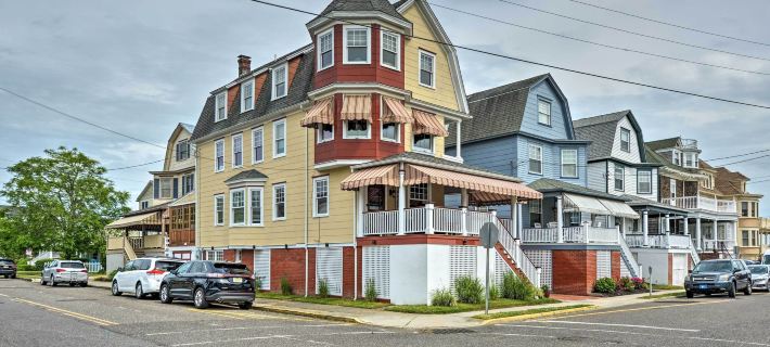Striking Cape May Getaway, Steps from the Beach! Hotele w: Cape May