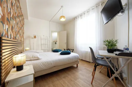 Hôtel le Terminus et Son Restaurant Côte à Côte - Chambres rénovées Отели в г. Отён