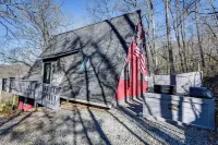 Charming Franklin Cabin with Deck Stunning Views! - 3-stjärniga
